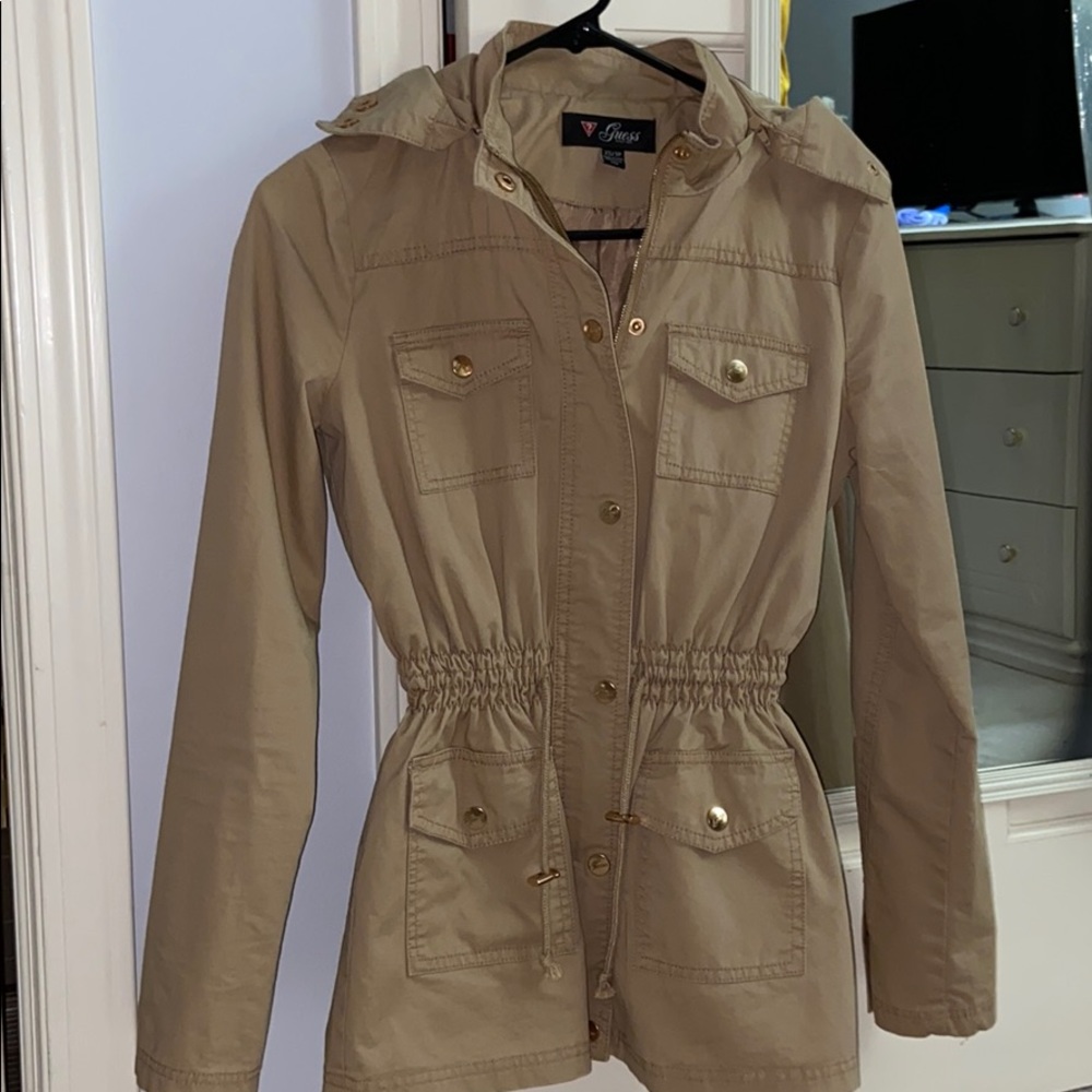 Lightweight trench coat